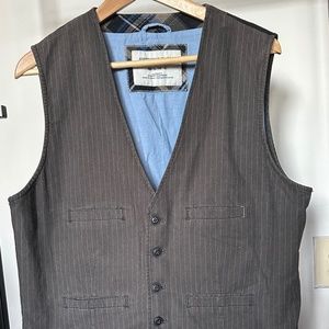 American Eagle - Men’s Medium-Large Brown Pinstriped Vest (Worn)